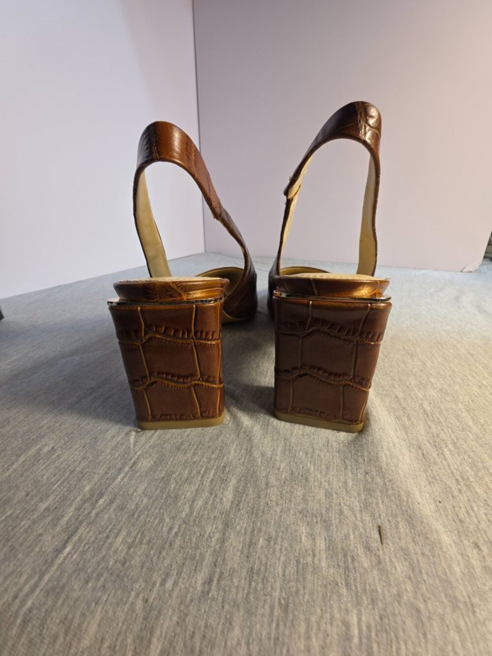 Vince Camuto Hamden Croc Block Heel Slingback Pump Barn Brown Women's 12M - Picture 6 of 9